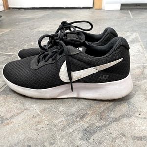 Excellent used condition Womens Nike Sneakers